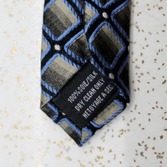 Silk Tie in Black,Grey & White Geometric Print - Picture 8 of 9
